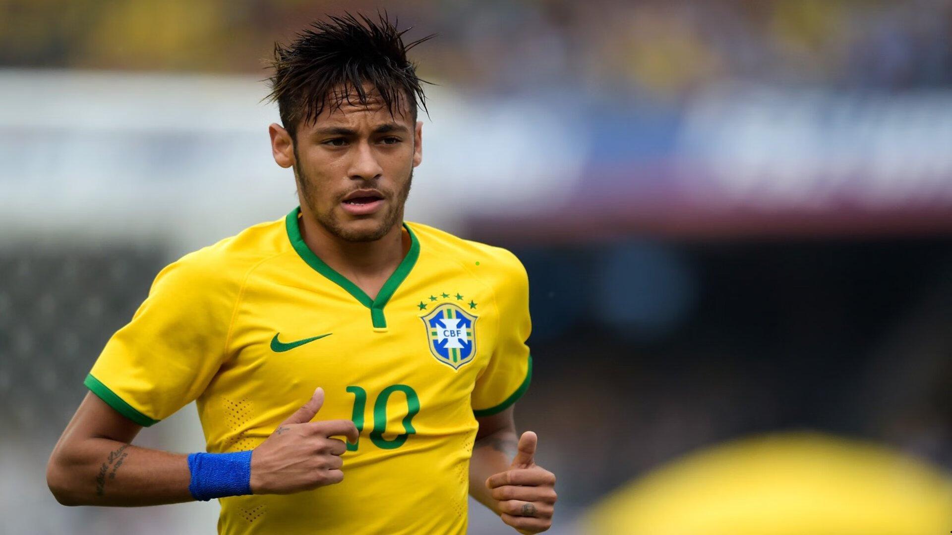 卡什力挺莱万，队长袖标归属引争议，撤换决定颇显古怪